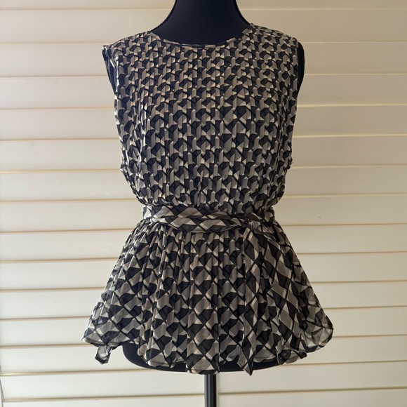 Banana Republic Tops - Banana Republic Gray and Black Geometric Blouse